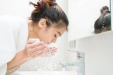 Simak, 3 Tips Memilih Facial Wash agar Kulit Wajah Selalu Sehat 