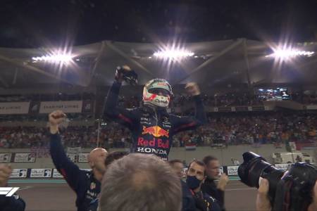 Menang Dramatis di Abu Dhabi, Max Verstappen Jadi Juara Dunia F1 2021