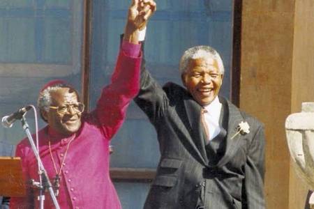 Tokoh Anti-Apartheid Afsel Desmond Tutu Meninggal Dunia