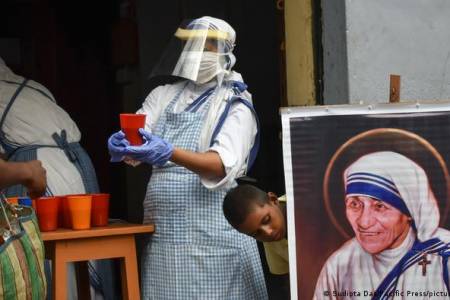 India Larang Yayasan Bunda Teresa Terima Dana Asing