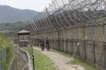 Orang Tak Dikenal Melintasi Perbatasan ke Korea Utara