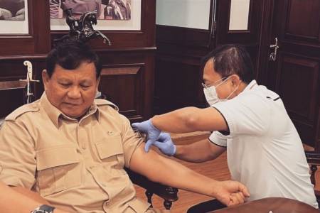 Menhan Prabowo  Subianto Dapat Booster Vaksin Nusantara
