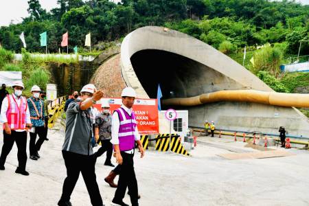 Presiden Tinjau Terowongan Dua Proyek KCJB di Purwakarta