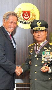 Jenderal TNI Moeldoko; Raih Penghargaan Militer Singapura