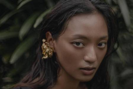 Aktris Perempuan Tanah Jahanam Ajak Masyarakat Peduli Konservasi Penyu di Bali