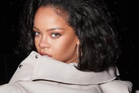 Pamer Baby Bump, Rihanna Sedang Mengandung Anak Pertamanya dengan A$AP Rocky