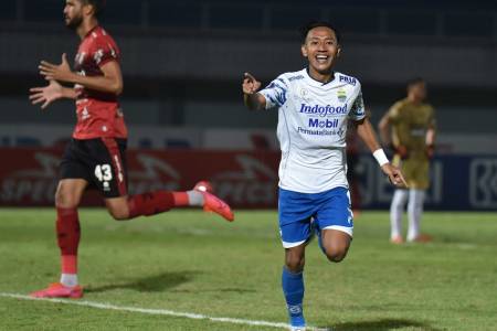 Beckham Putra Maklumi Keputusan PT LIB Tunda Laga Persib vs PSM Makassar