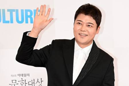 Host dan Presenter Terkenal Korea Jun Hyun Moo Didiagnosa Positif Covid-19