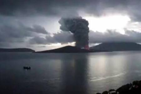 PVMBG : Gunung Anak Krakatau Kembali Erupsi
