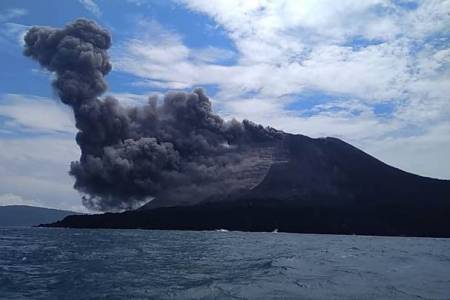Anak Krakatau Masih Status Waspada