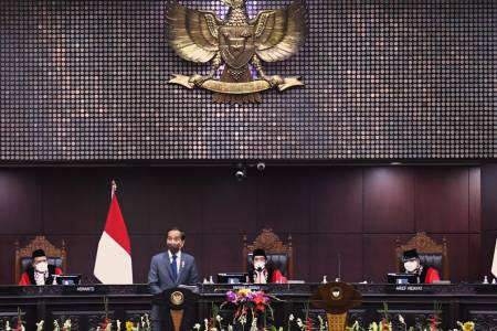 Terima Laporan Tahun 2021 dari MK, Presiden Jokowi Apresiasi Langkah Peradilan Digital saat Pandemi