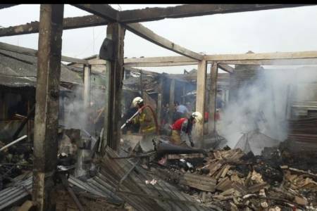  Ratusan Lapak Pedagang Hangus Terbakar  di Pasar Gembong Tangerang 