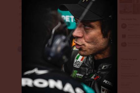 Valentino Rossi Penasaran dengan Aksi Mooney VR46 di MotoGP