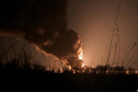 Rusia Serang Fasilitas Minyak dan Gas Ukraina