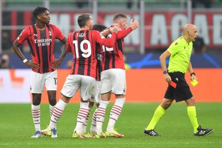 Jelang Leg I Semifinal Coppa Italia 2021-2022, AC Milan vs Inter Milan Adu Kuat Dilini Tengah