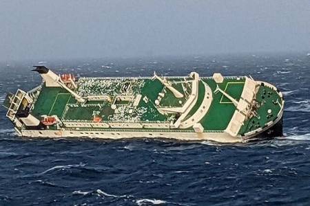 Kapal Kargo UEA Tenggelam di Lepas Pantai Iran