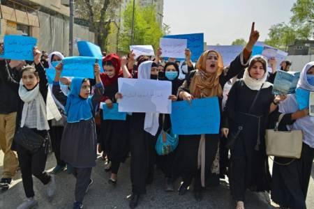 Perempuan Afghanistan Protes Penutupan Kembali Sekolah-Sekolah