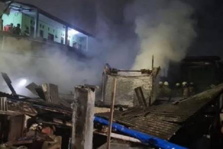 Belasan Kios dan 6 Ruko di Jalan Kayu Tinggi Cakung Terbakar