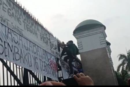 Demo Mahasiswa di Gedung DPR/MPR Kian Memanas 