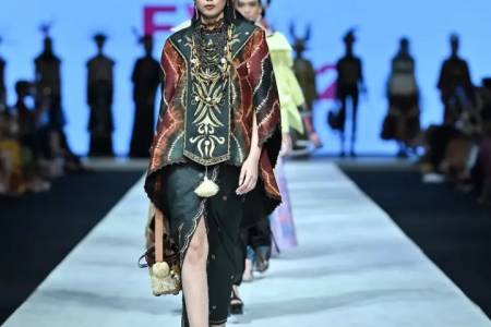 Resmi Ditutup : MenKop UKM Teten Masduki, Apresiasi Gelaran Indonesian Fashion Week 2022