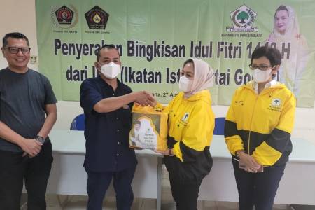 Rajut Tali Asih, IIPG Serahkan 250 Bingkisan Lebaran untuk PWI Jaya 