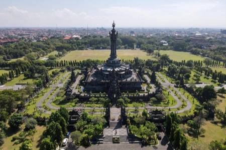 Sandiaga Uno Promosikan Sejarah Bali Lewat Field Trip Monumen Bajra Sandhi