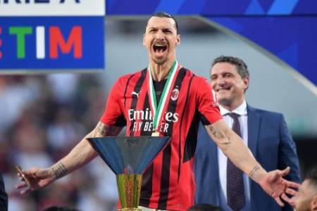 Stefano Pioli : AC Milan Tak Ingin Kehilangan Zlatan Ibrahimovic, Perannya Vital!