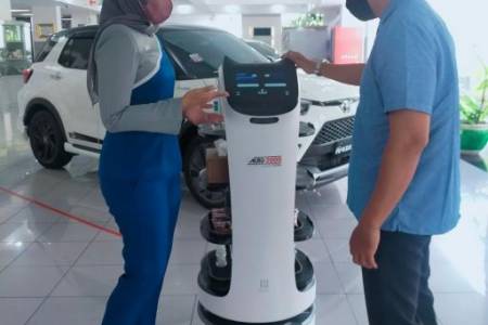 Dealer Auto2000 Surabaya Kertajaya & Basuki Rachmat Operasikan Robot Pelayanan