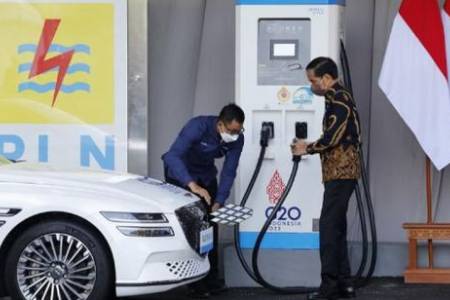 Presiden Jokowi  Resmi Teken Inpres Penggunaan Kndaraan listrik sebagai Kendaraan Dinas 