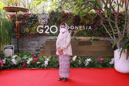 Ibu Negara Iriana Joko Widodo Kenakan Busana Nusantara