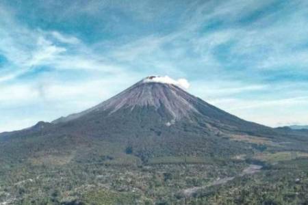 Gunung Semeru Masih Reaksi 25 Kali Erupsi