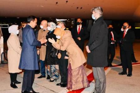 Presiden Jokowi dan Ibu Negara Tiba di Brussel Hadiri KTT ASEAN - Uni Eropa