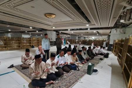 Dr. H. Syafruddin Gelar Doa Bersama dan Pengajian di Makkah Al-Mukarromah
