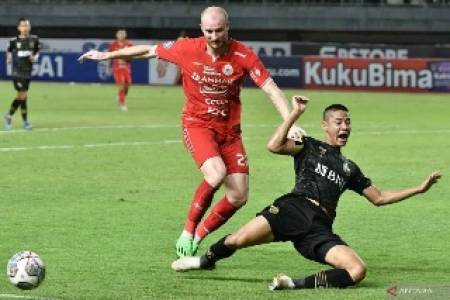 Liga 1 2022/2023: Kandaskan Arema 2-0, Persija Jakarta  Puncaki Klasemen Sementara