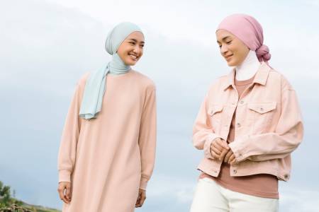 UNIQLO MODEST WEAR Spring/Summer 2023 Inspirasi Gaya Modest di Kehidupan Sehari-Hari Untuk Perempuan  Pengguna Hijab