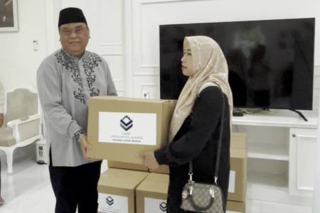 Founder ASFA Irjen Pol (Purn) Dr. H. Syafruddin Kambo Serahkan Bantuan Anak Yatim ke 20 Panti Asuhan