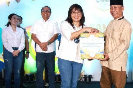 FIFGROUP Serahkan Donasi untuk Yatim Piatu, Janda Dhuafa, Mitra & Masyarakat