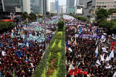 May Day Hari Ini: Ratusan Ribu Buruh akan Kepung Istana dan MK!