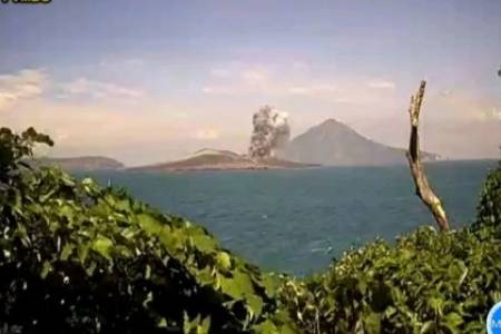 PVMBG: Gunung Anak Krakatau Kembali Erupsi