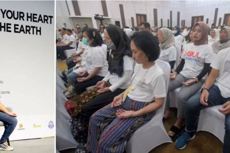 Meditasi Sembuhkan Bumi, Bunda Arsa Ajak Warga Surabaya Jadi Saluran Cinta Tuhan