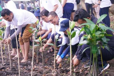 Dukung Pelestarian Lingkungan Lewat Islands Hackathons 2023 & Penanaman Bakau