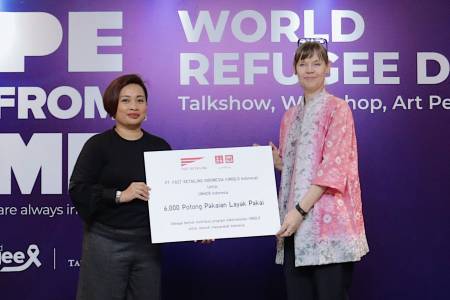 UNIQLO Indonesia Donasi 6,000 Pakaian kepada UNHCR Indonesia untuk Bantu Para Pengungsi di Indonesia