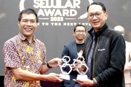 Gerakan Smartfren 100% untuk Indonesia Raih Penghargaan Selular Awards 2023