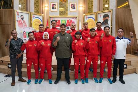 Menpora Dito Resmi Melepas Timnas Sepakbola Indonesia Jalanan ke Homeless World Cup 2023 di Sacramento AS