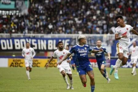 Liga 1 2023/2024: PSM Makassar Naik ke Papan Atas Usai Libas Persib Bandung 4-2