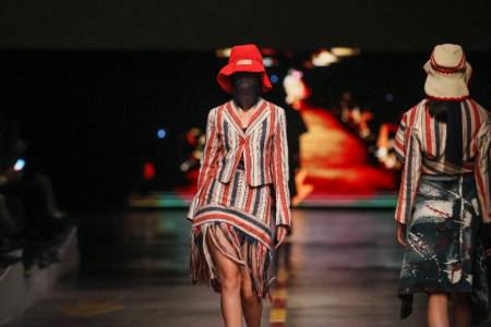 Clossing Jf3 Fashion Festival 2023: Lakon Indonesia Persembahkan Koleksi RIK 062324 L dengan Eksplorasi Tenun Lurik