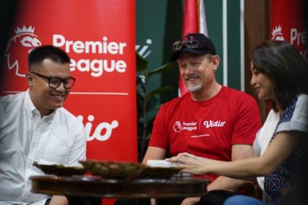 Peter Schmeichel Keliling Kota Jakarta