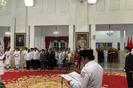 Presiden Jokowi Kukuhkan 76 Orang Anggota Pasukan Paskibraka 