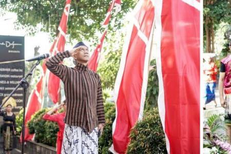 Grand Dafam Signature Surabaya Ajak Tamu Ikut Upacara Bendera, Bikin Tumpeng Kemerdekaan