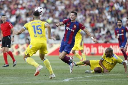 Barcelona Menang 2-0 atas Cadiz